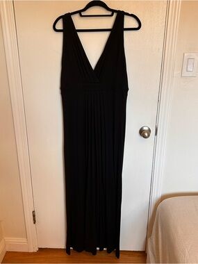 Karen Kane Black V-Neck Sleeveless Maxi Dress